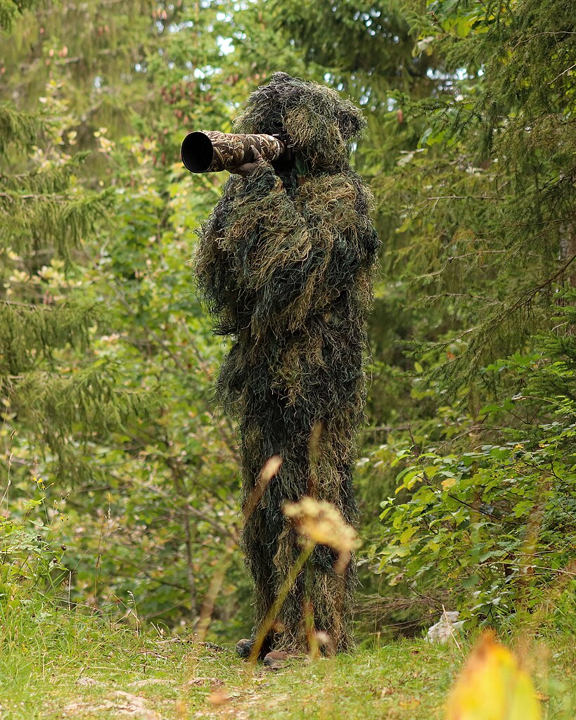 819px-Wildlife_Photographer_Giles_Laurent_in_a_ghillie_suit.jpg