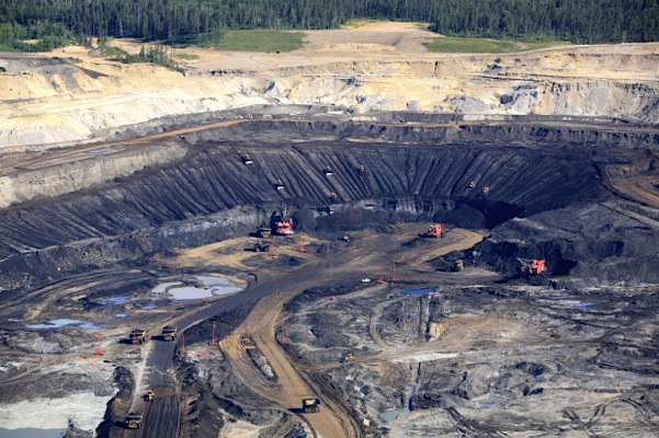 investment-in-canadas-oil-sands-to-fall-more-than-30-percent-this-year.jpg