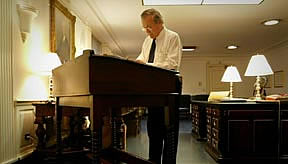 Donald-Rumsfeld-Standing-Desk.jpg