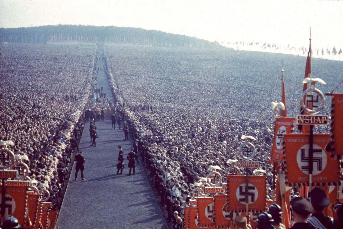 Reichserntedankfest-rally-1934.jpg