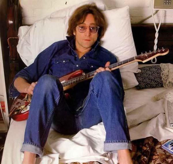 big_lennon-with-red-strat-1974.jpg