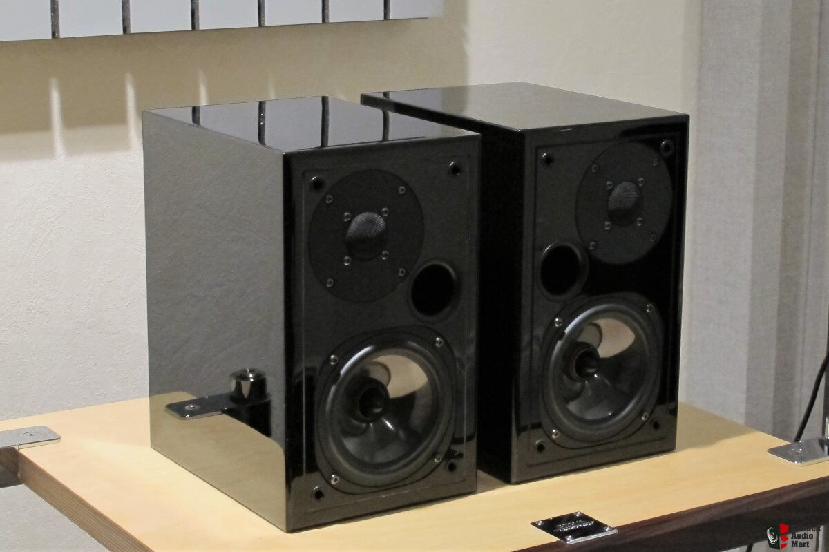 2185296-037474ec-usher-s520-monitor-speakers-in-gloss-black-excellent.jpg